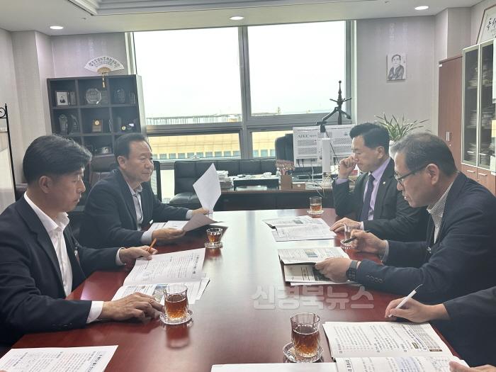 [크기변환]1. 박현국 군수, 국회 문화체육관광위원회 소속인 김승수 의원실 방문 (2).jpg