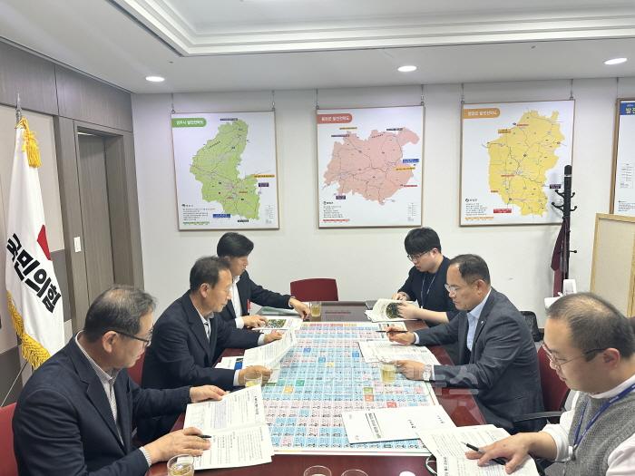 [크기변환]1. 박현국 군수, 지역구 임종득 의원실 방문 (3).jpg