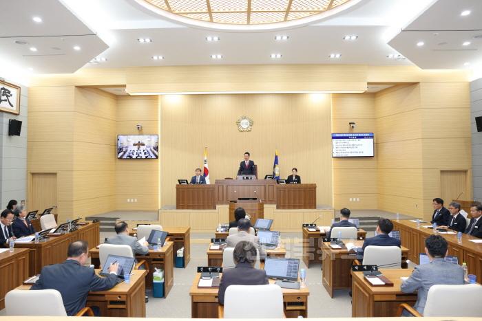 [크기변환](예천군) 예천군의회 임시회 폐회 (행정통합반대결의) (2).JPG