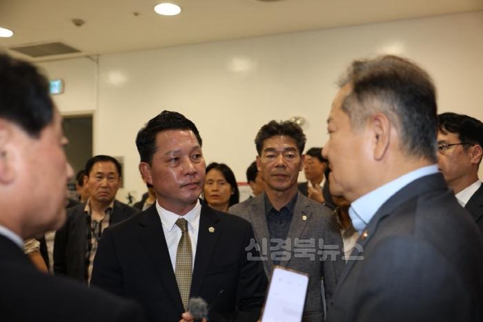 [크기변환](예천군)의회 경북․대구 행정통합 반대 서한문 행안부 전달 (4).jpg