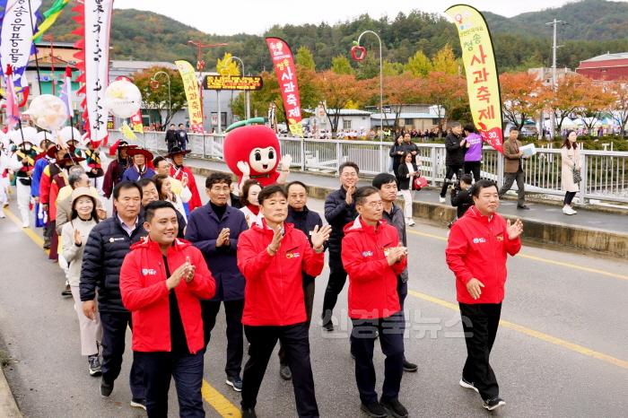 [크기변환]제18회 청송사과축제[청송사과 퍼레이드].jpg