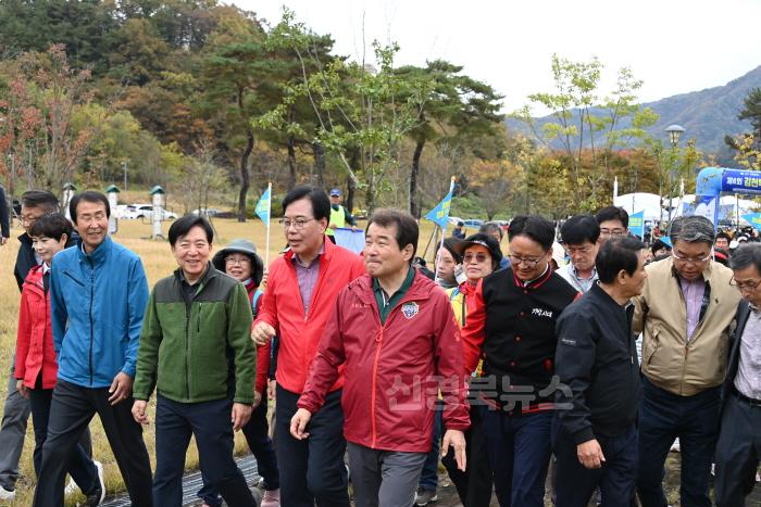 [크기변환]김천시  「제8회 김천부항댐 전국가족걷기대회」성황리 개최-건강증진과(사진5).JPG