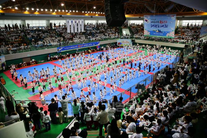 [크기변환]8 [사진] 영천시, 2024 대한민국 독도수호태권도대회 성황리에 개최 (1).jpg