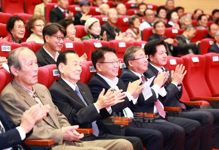 [크기변환]노인의 날 보도사진4.JPG