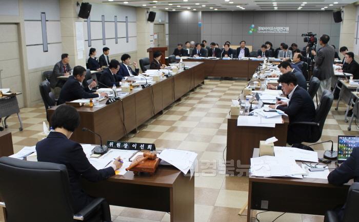 [크기변환]기획경제위원회_행정사무감사_사진1(경북바이오산업연구원).jpg
