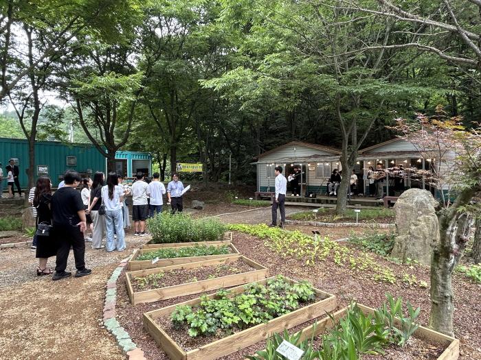 [크기변환]2._나무와중학교(멸종위기_식물_보존_학교정원_정원교육).jpg