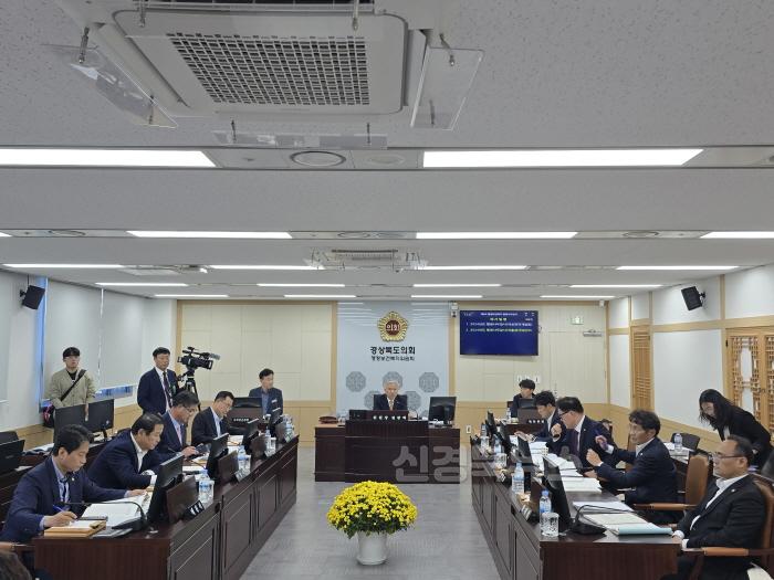 [크기변환]행정보건복지위원회_행정사무감사_사진.jpg