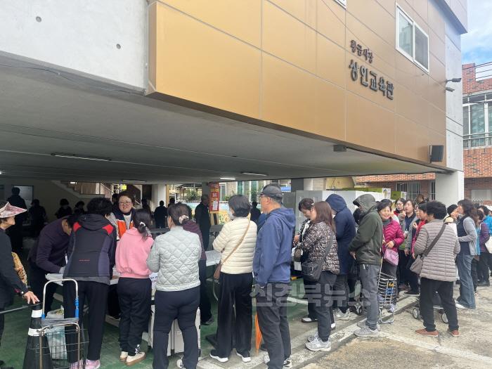 [크기변환]제18회 황금시장 김장양념축제 성료-일자리경제과(사진2).jpg