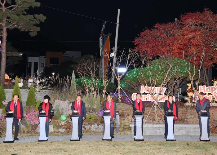 [크기변환]1-2 사진(영양군기독교연합회, 2024년 성탄트리 점등식 개최).jpg