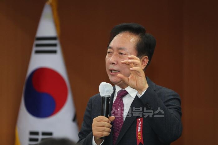 [크기변환]1119 권기창 안동시장  “대구․경북 통합하면 경북 사라진다” (4).JPG