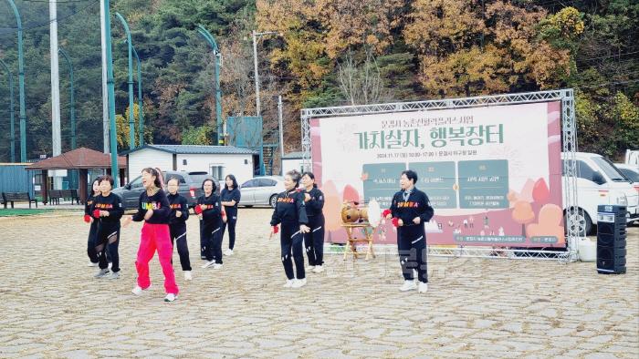 [크기변환]1-1. 1118 문경시 사진자료(문경시 농촌신활력플러스사업단 '가치살자 행복장터' 성황리 종료!)-지역활력과2.jpg