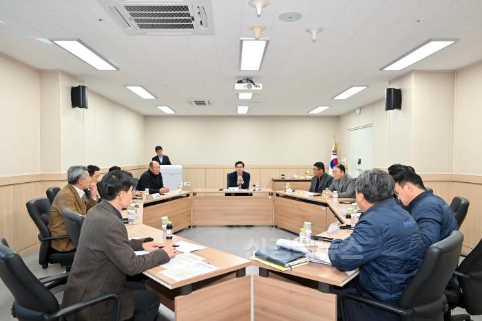 [크기변환]1-1_김광열 영덕군수, 수산업 부흥 위해 어업인들과 현장 소통.jpg