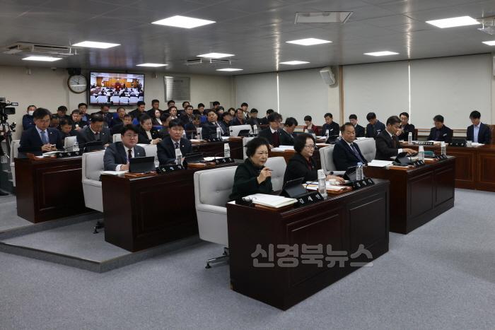 [크기변환]20241122 100611 제288회 제2차 정례회 제1차 본회의.jpg