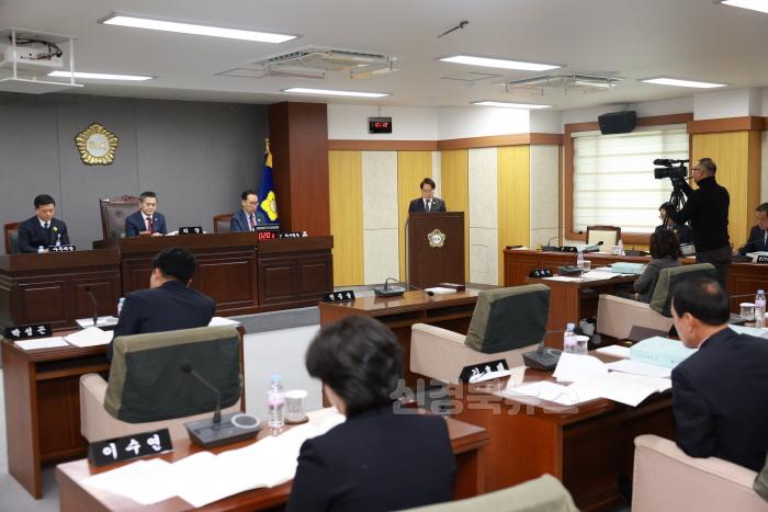 [크기변환]기획예산실)김하수 청도군수,  시정연설 통해 내년 군정 방향 제시.jpg