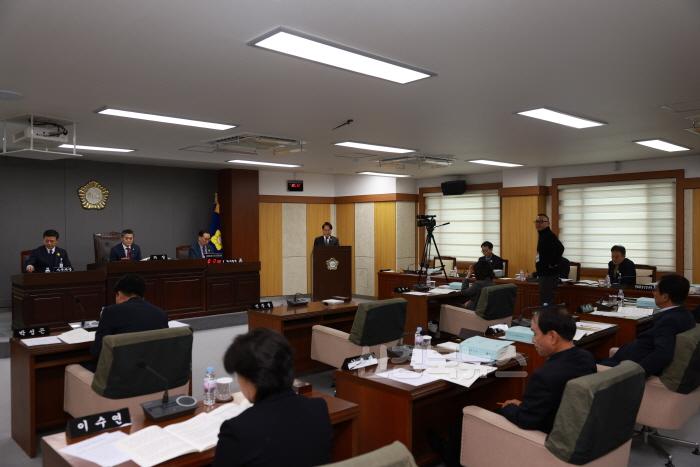 [크기변환]기획예산실)김하수 청도군수,  시정연설 통해 내년 군정 방향 제시2.jpg
