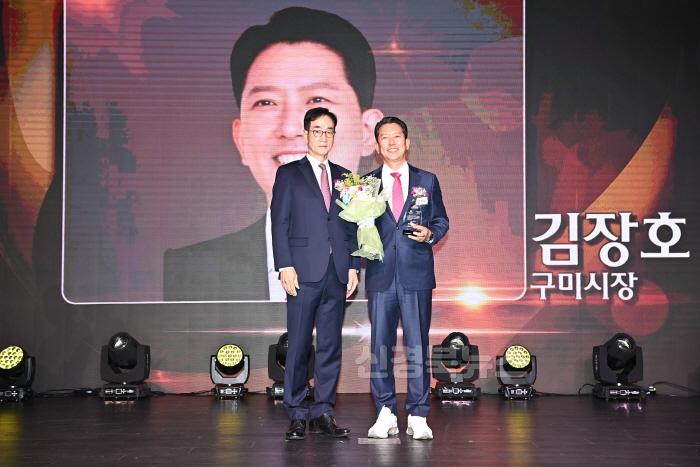 [크기변환][홍보담당관실]좌측 이준식 조직위원장  우측 김장호 구미시장1.jpg