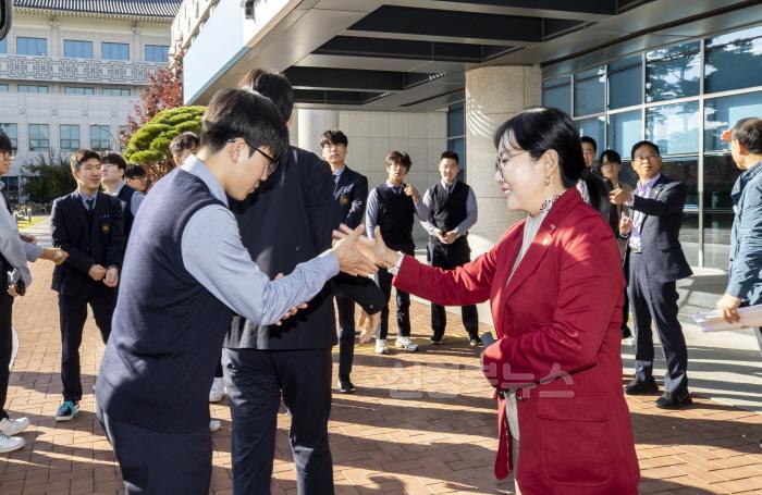 [크기변환]1.참여학생들_환영맞이.jpg