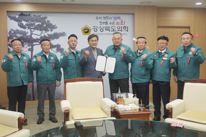 [크기변환]경북북부의장협의회_경북도청방문_성명서_전달 (4).jpg