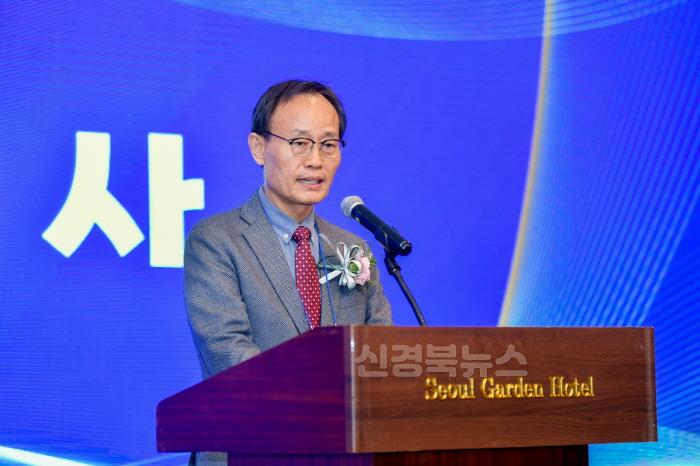[크기변환]영주-1-2 박남서 영주시장이 제7회 베어링인의 날 행사에서 인사말을 하고 있다.jpg