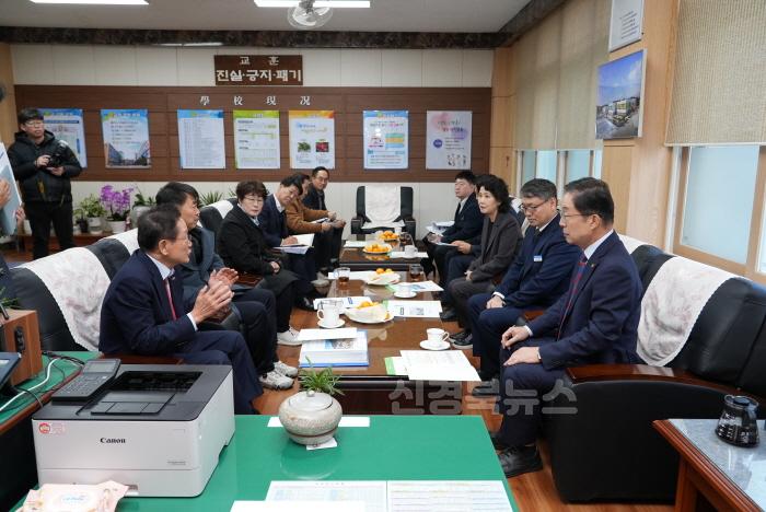 [크기변환]9 [사진] 영천시, 임종식 경상북도교육감 영천고 현장 방문 (1).jpg