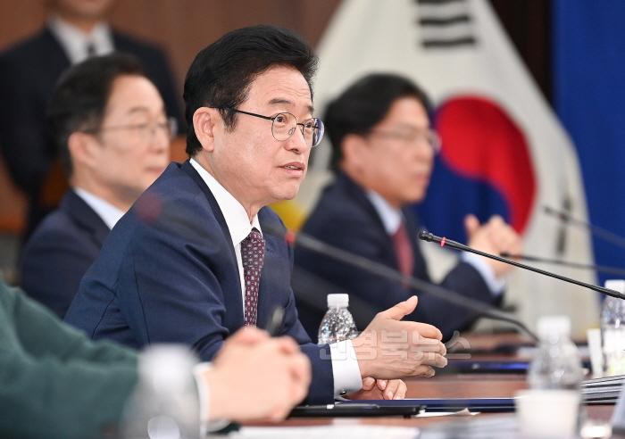 [크기변환]1._경상북도-저출생_극복_대구경북추진본부_업무협약식_(2).jpg