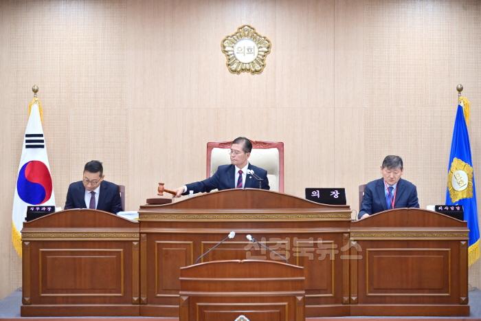 [크기변환]241202보도자료(윤경희 청송군수, 시정연설 통해 내년도 비전 제시) (2).jpg