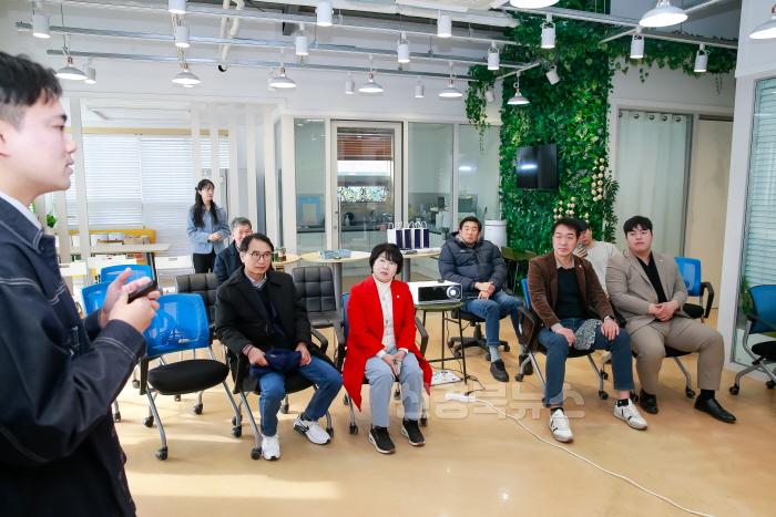 [크기변환]기획행정위원회 영덕뚜벅이마을 비교견학(현황청취)2.jpg