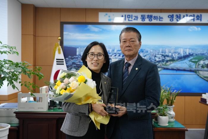 [크기변환]배수예 의원 의정봉사대상 수상.jpg