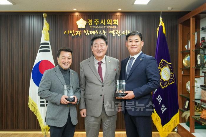 [크기변환][사진]2024 경북의정봉사대상 수상(최재필·박광호 의원).jpg