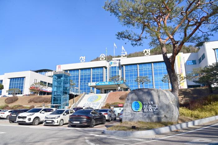 [크기변환]241209보도자료(청송군, 2024년 제3회 추경예산 군의회 제출[5,635억원 편성, 50억원 증액]) (2).jpg
