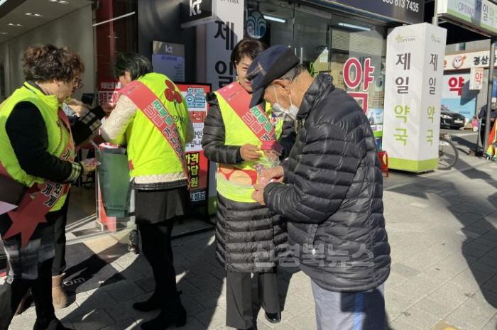 [크기변환]경산시, 「희망2025나눔캠페인」성금모금 가두캠페인 실시!(2).JPG