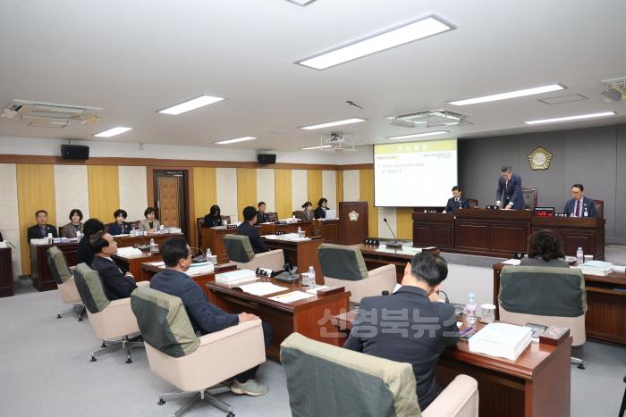 [크기변환]의회사무과)청도군의회, 제304회 제2차 정례회 마무리.jpg