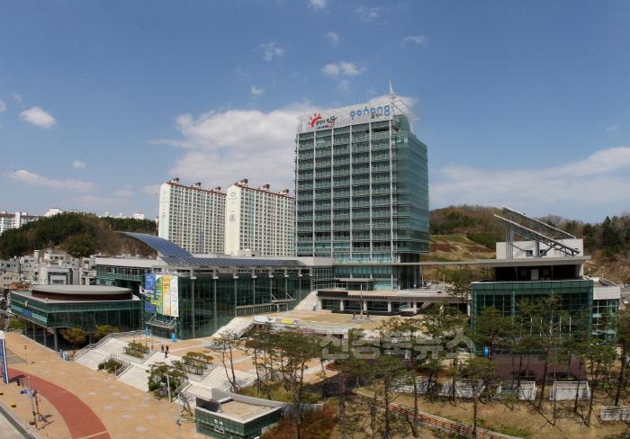 [크기변환]241210 포항시, 지역경제와 민생안정 이끌 내년도 국비 1조 5,183억 원 확보.jpg