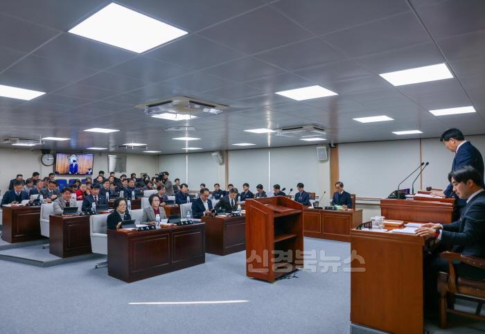 [크기변환]20241210 100521 제288회 영주시의회 제2차 정례회 제2차 본회의 (1).jpg