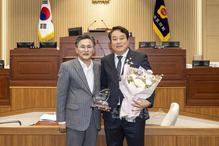 [크기변환]시상식 사진.jpg
