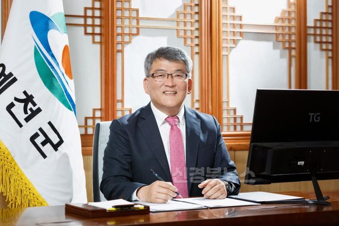 [크기변환]김학동 에천군수.jpg