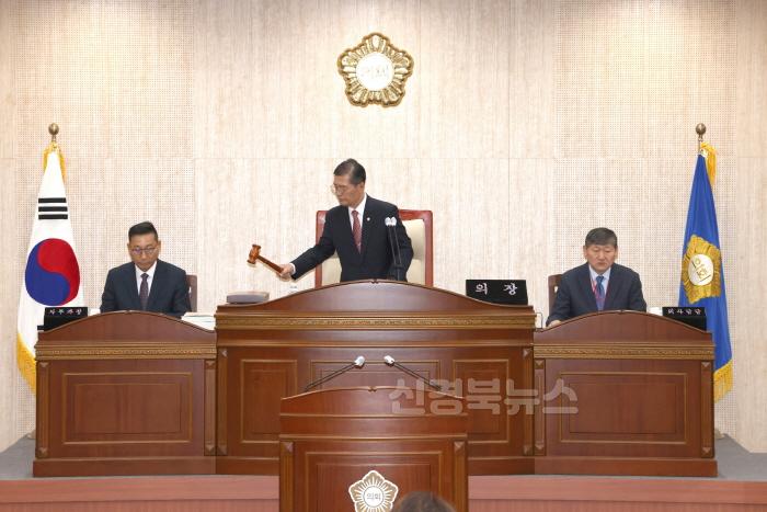 [크기변환]241213보도자료(청송군의회, 제276회 정례회 폐회) (1).JPG