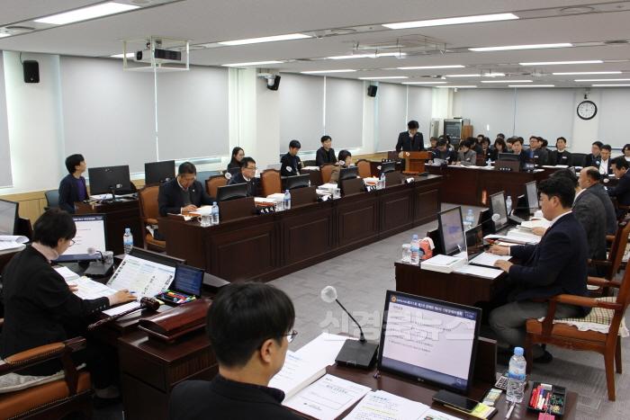 [크기변환]기획경제위원회_예산심사_사진.jpg