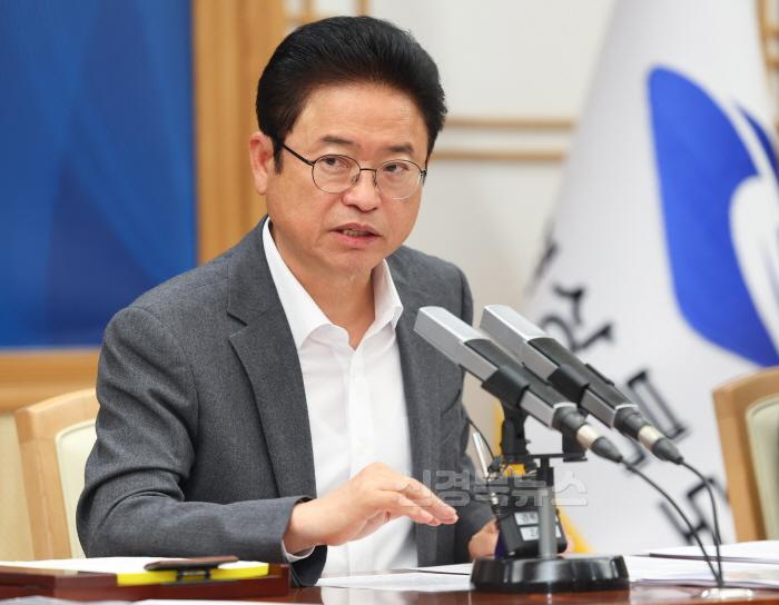 [크기변환]1._간부회의(저출생과의_전쟁_대책회의).jpg