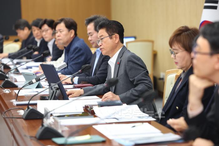 [크기변환]1._간부회의(저출생과의_전쟁_대책회의)2.JPG