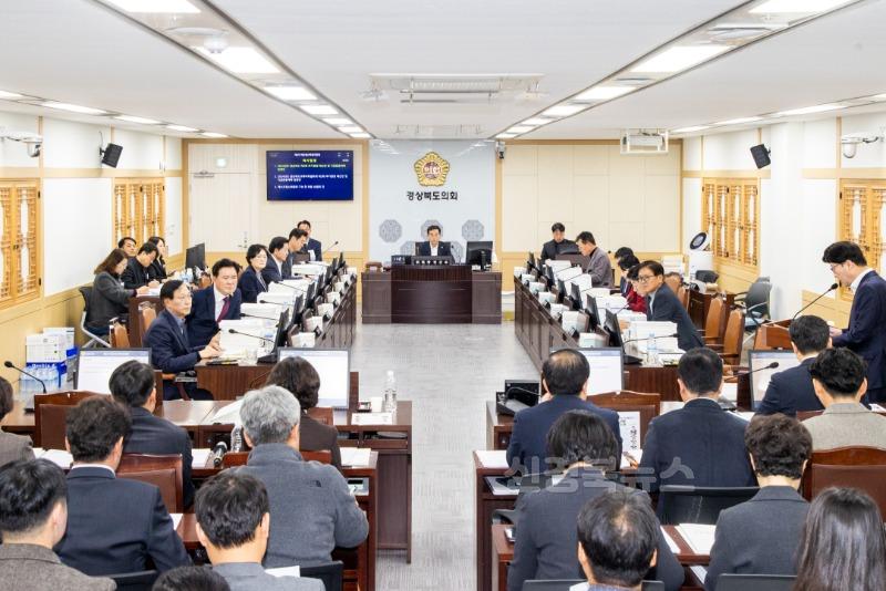 예산결산특별위원회_사진.jpg