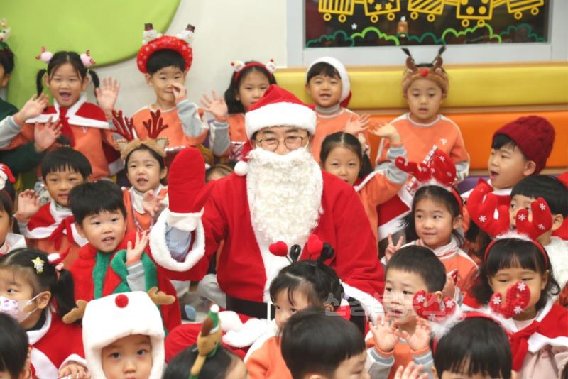 1_주낙영 경주시장 산타로 깜짝 변신_01.JPG