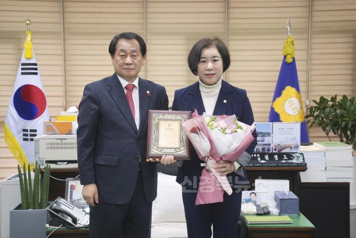 [크기변환]수상사진 (김정림 의원).jpg