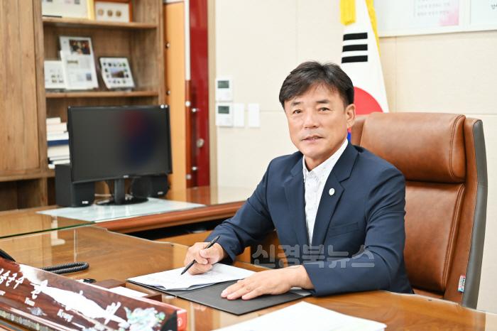 [크기변환]241231보도자료(윤경희 청송군수 신년인사) (1).jpg