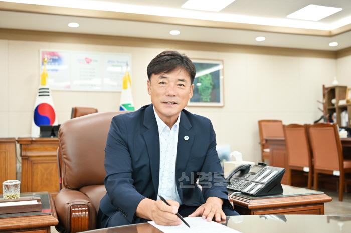 [크기변환]241231보도자료(윤경희 청송군수 신년인사) (2).jpg