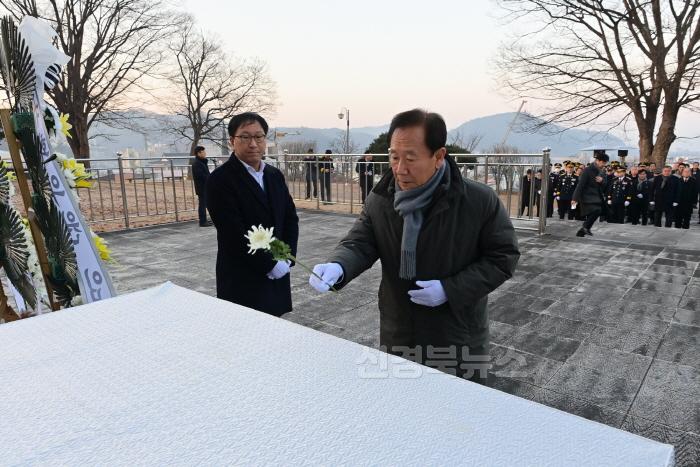 [크기변환]1. 봉화군  새해 충혼탑 참배 행사 (1).jpg