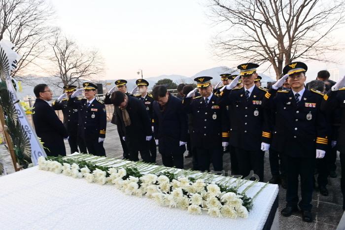 [크기변환]1. 봉화군  새해 충혼탑 참배 행사 (3).jpg