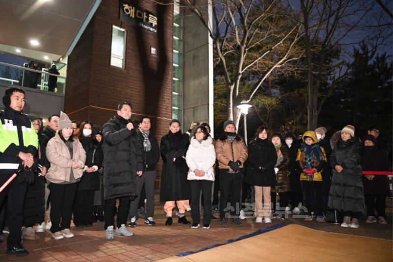[양포동]희망을 품은 새해 첫날…양포동민  해마루전망대에서 새출발3.jpg