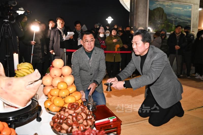 [양포동]희망을 품은 새해 첫날…양포동민  해마루전망대에서 새출발1.jpg
