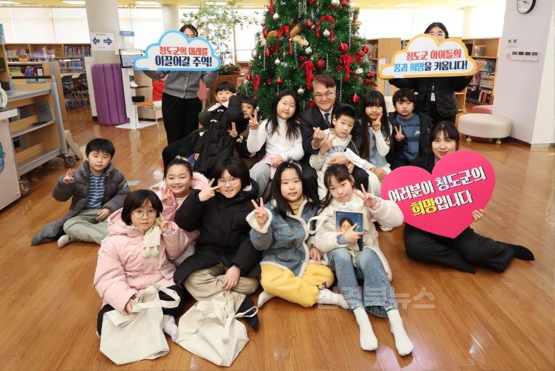 기획예산실)김하수 청도군수, 새해 첫 일정으로 어린이시설 방문 2.jpg